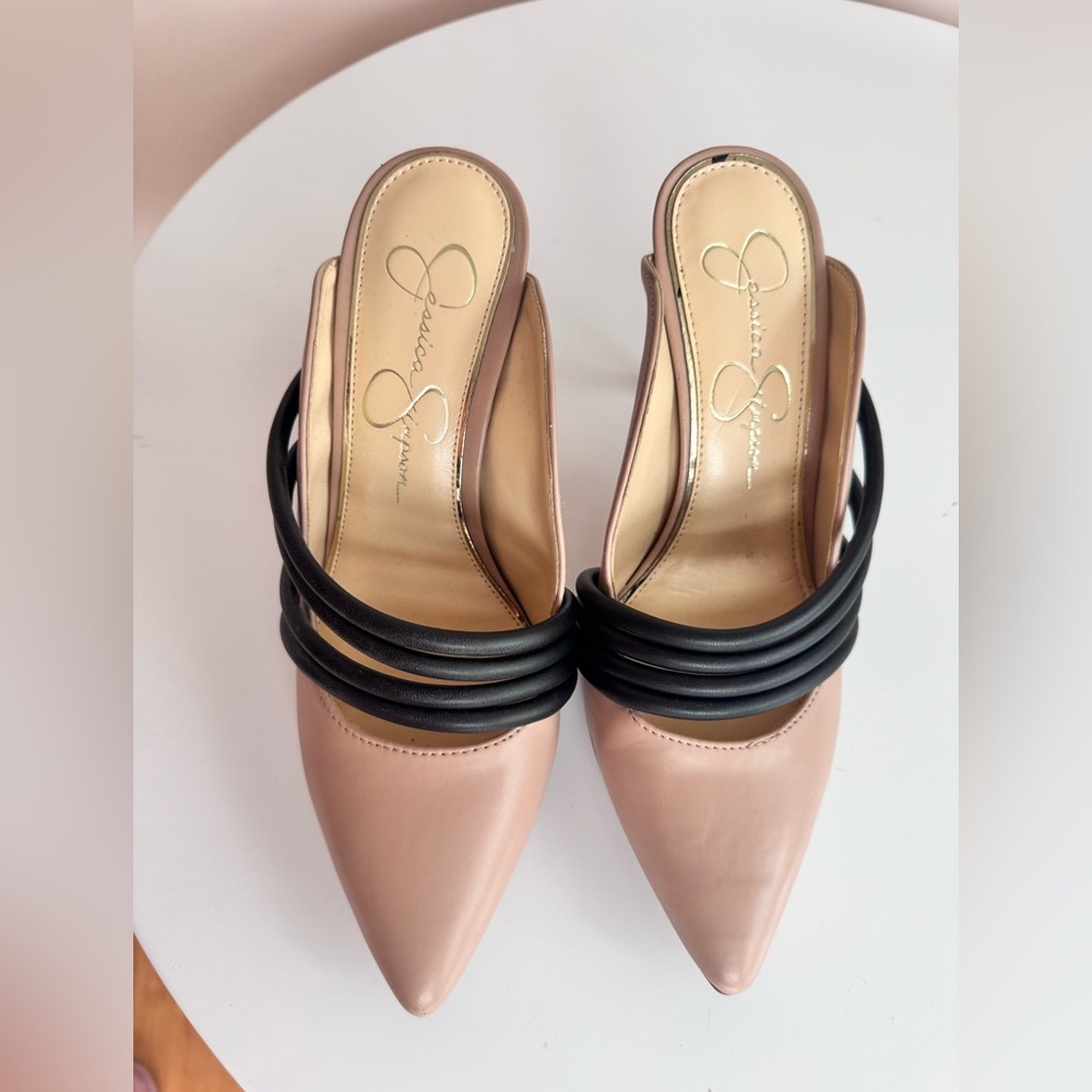 Elegant Jessica Simpson Nude & Black Mule Heel Size 6.5 - Picture 6 of 9